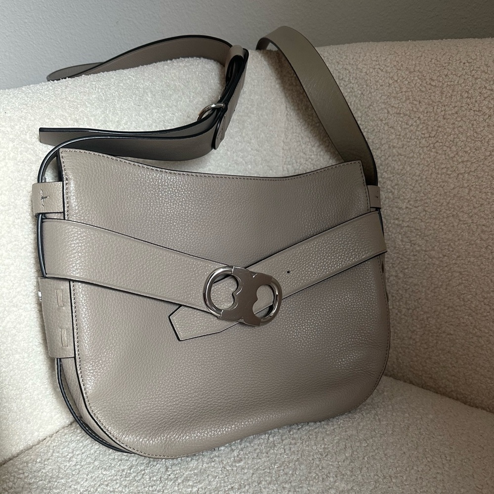NWOT. TORY BURCH GEMINI LINK TAUPE PEBBLED LEATHER BELTED CROSSBODY SHOULDER BAG